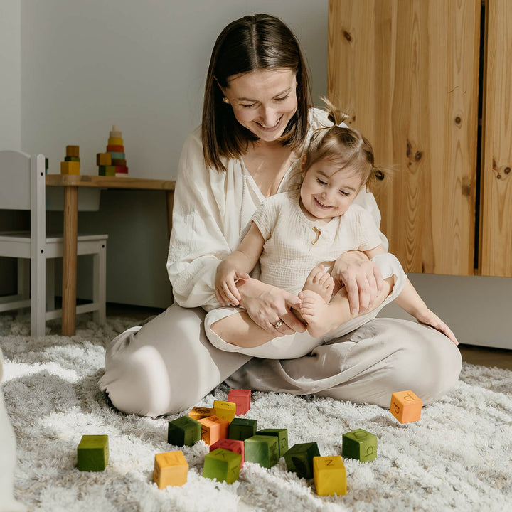 Jucării educative din lemn pentru învățarea alfabetului român de la GUGA GAGA.