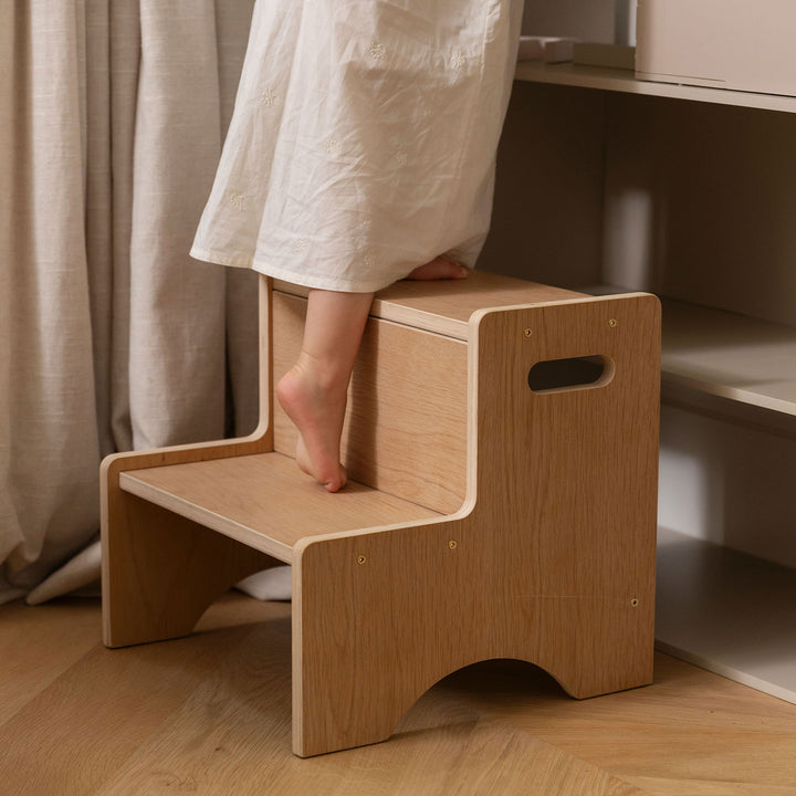 Mobilier Montessori pentru dezvoltarea autonomiei copiilor
